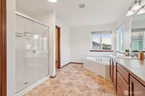 Bath - 1324 Hansberry Ave NE, Orting, WA 98360 photo 2 of 4