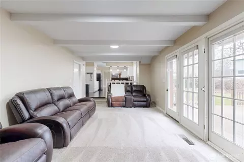 Living - 958 Abbott Rd, Walla Walla, WA 99362 photo 5 of 5