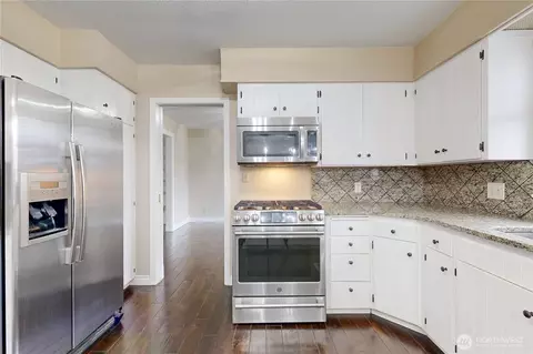Kitchen - 958 Abbott Rd, Walla Walla, WA 99362 photo 4 of 5
