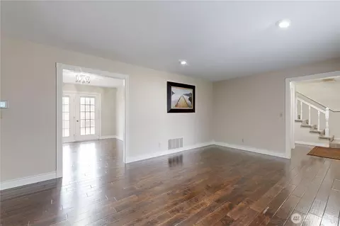 Living - 958 Abbott Rd, Walla Walla, WA 99362 photo 3 of 5