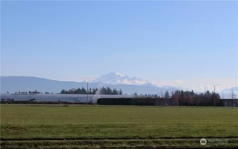 2263 W Main St, Lynden, WA 98264