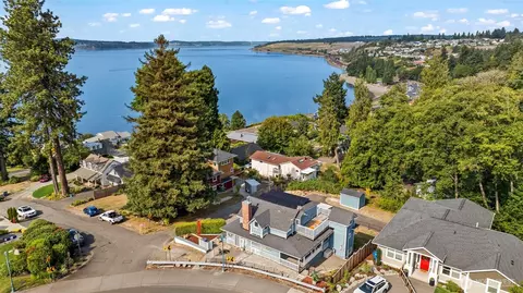 303 Puyallup St, Steilacoom, WA 98388