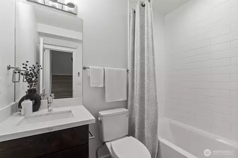 Bath - 942 N 89th St #B, Seattle, WA 98103 photo 2 of 3