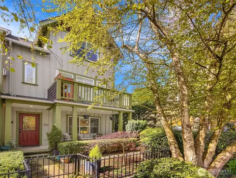 737 Madison Ave N #30, Bainbridge Island, WA 98110