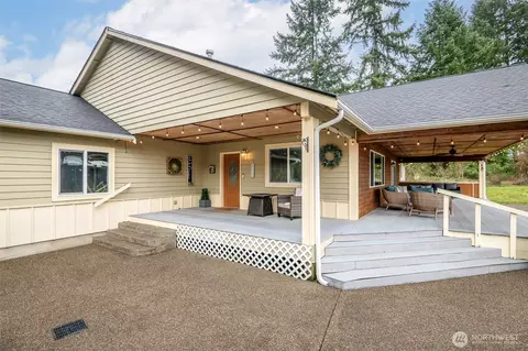 3210 S Bay Rd NE, Olympia, WA 98506
