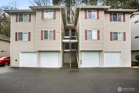 595 Newport Way NW #C4, Issaquah, WA 98027