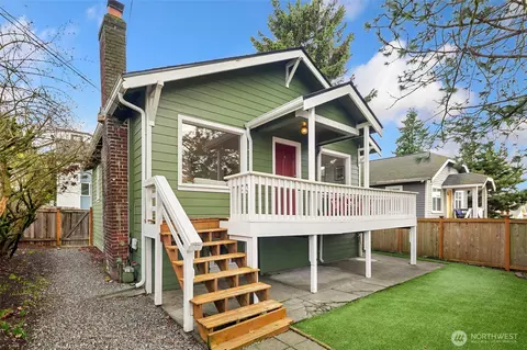 920 N 102nd St, Seattle, WA 98133