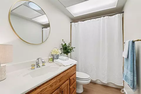 Bath - 20224 11th Dr SE, Bothell, WA 98012 photo 1 of 2