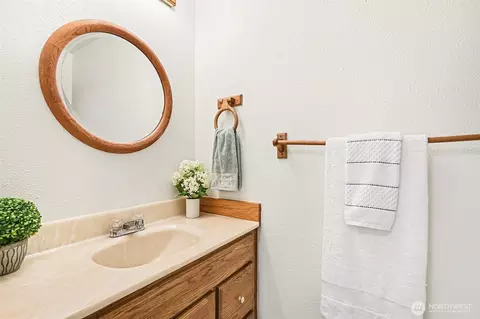 Bath - 20224 11th Dr SE, Bothell, WA 98012 photo 2 of 2