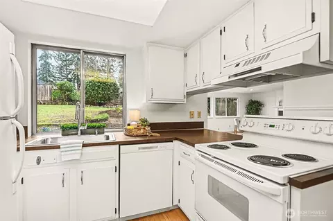 Kitchen - 20224 11th Dr SE, Bothell, WA 98012 photo 1 of 4