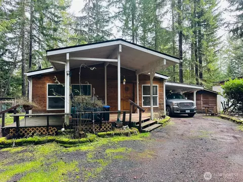 851 N Potlatch Dr, Hoodsport, WA 98548