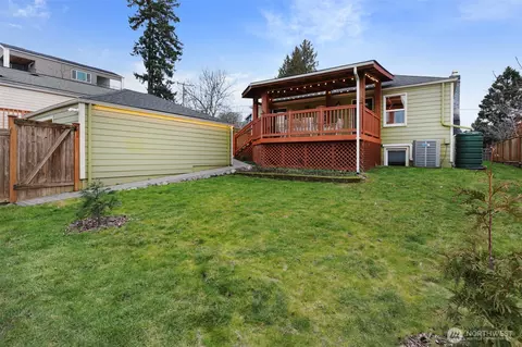 Exterior - 941 N 79th St, Seattle, WA 98103 photo 5 of 9