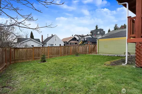 Exterior - 941 N 79th St, Seattle, WA 98103 photo 7 of 9