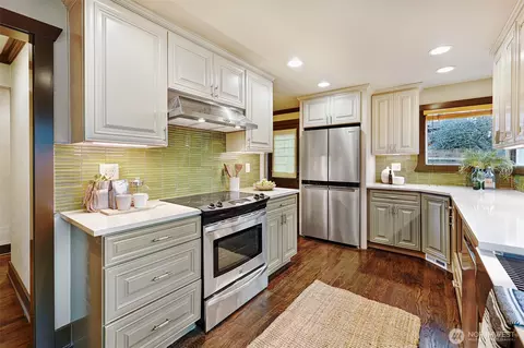 Kitchen - 941 N 79th St, Seattle, WA 98103 photo 3 of 4