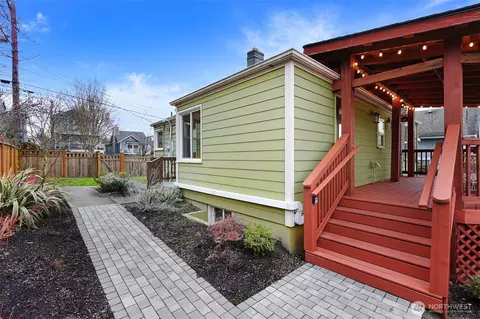 Exterior - 941 N 79th St, Seattle, WA 98103 photo 4 of 9