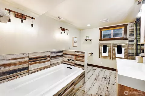 Bath - 941 N 79th St, Seattle, WA 98103 photo 3 of 3