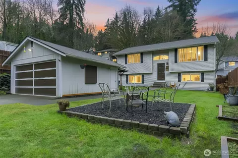 60 NE Lorrain Ct, Belfair, WA 98528
