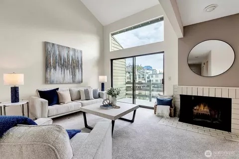 7 Lake Bellevue Dr #206, Bellevue, WA 98005