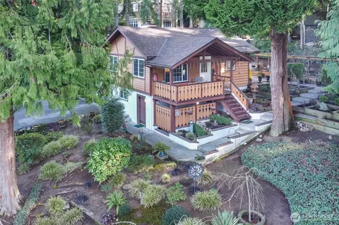 2735 NE 103rd St, Seattle, WA 98125