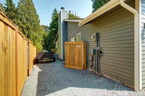 Exterior - 12213 53rd Ave SE, Everett, WA 98208 photo 10 of 10