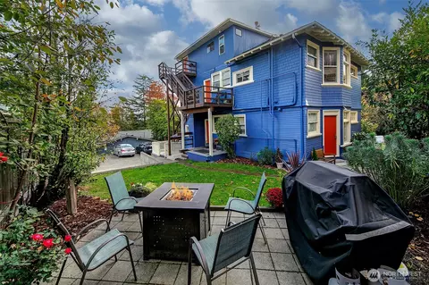Exterior - 1808 E Harrison St, Seattle, WA 98112 photo 9 of 11