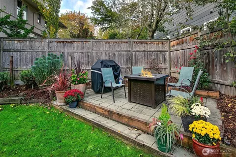 Exterior - 1808 E Harrison St, Seattle, WA 98112 photo 3 of 11