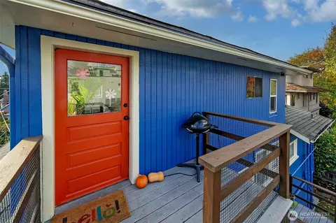 Exterior - 1808 E Harrison St, Seattle, WA 98112 photo 6 of 11