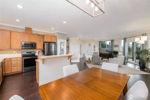 Dining - 21 American Eagle Dr, Sequim, WA 98382 photo 3 of 3