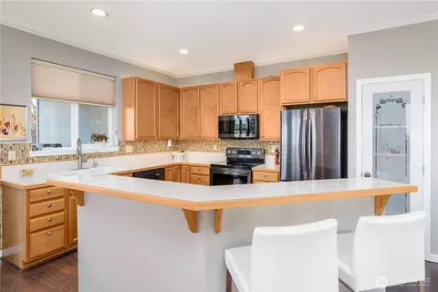 Kitchen - 21 American Eagle Dr, Sequim, WA 98382 photo 3 of 3