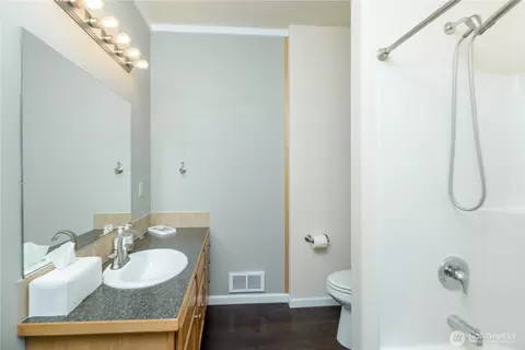 Bath - 21 American Eagle Dr, Sequim, WA 98382 photo 3 of 4