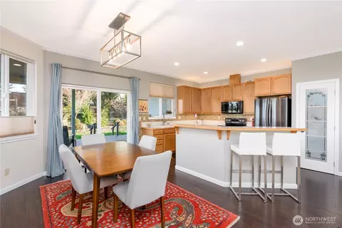 Dining - 21 American Eagle Dr, Sequim, WA 98382 photo 2 of 3