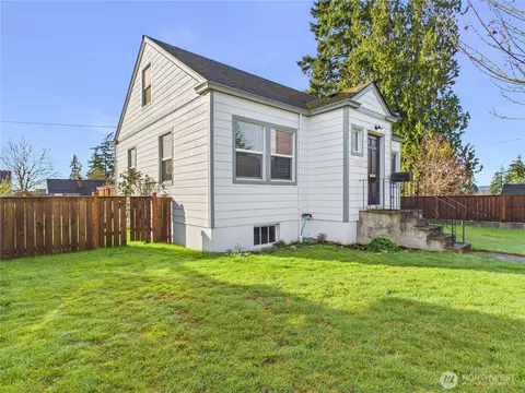 2103 E 21st St, Bremerton, WA 98310