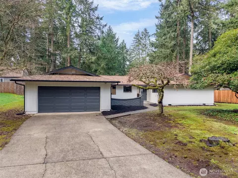 4205 Candlewood Dr SE, Lacey, WA 98503