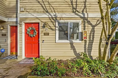 7027 210th St SW #D, Lynnwood, WA 98036