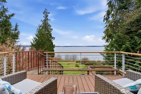 610 Tala Shore Dr, Port Ludlow, WA 98365