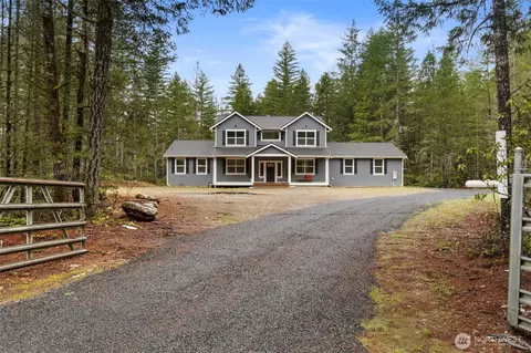 101 NE Anvil Ln, Belfair, WA 98528