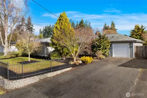 23029 83rd Ave W, Edmonds, WA 98026