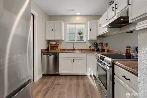 Kitchen - 19931 14th Ave E, Spanaway, WA 98387 photo 2 of 2