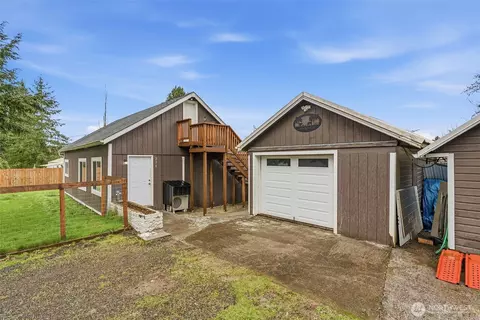 228 Holcomb Spur Rd, Kelso, WA 98626