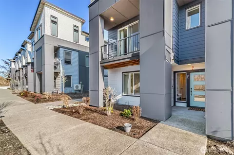 Exterior - 23712 8th St SE #E, Bothell, WA 98021 photo 1 of 6