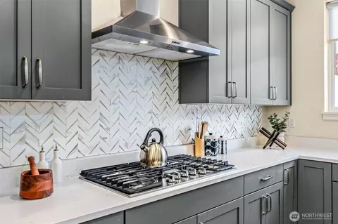 Kitchen - 23712 8th St SE #E, Bothell, WA 98021 photo 5 of 7
