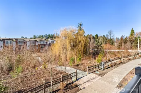 Exterior - 23712 8th St SE #E, Bothell, WA 98021 photo 3 of 6