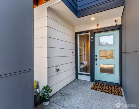 Entry Way - 23712 8th St SE #E, Bothell, WA 98021 photo 1 of 2