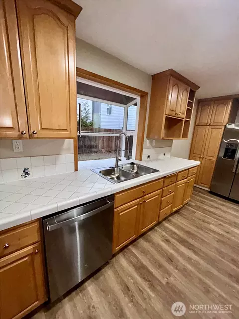 Kitchen - 19221 100th Ave NE, Bothell, WA 98011 photo 2 of 4