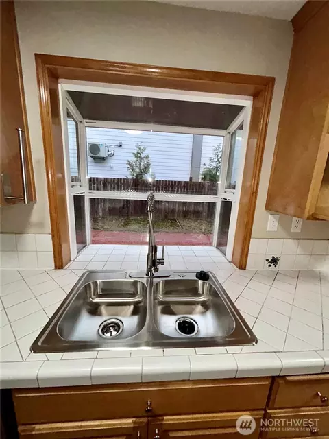 Kitchen - 19221 100th Ave NE, Bothell, WA 98011 photo 3 of 4