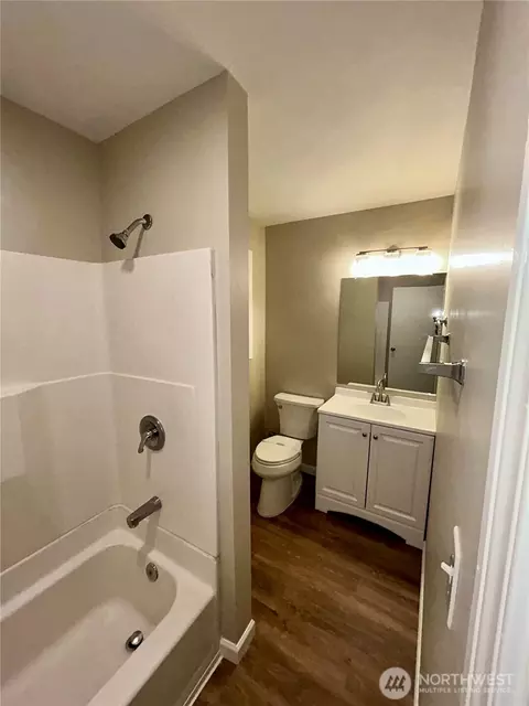 Bath - 19221 100th Ave NE, Bothell, WA 98011 photo 1 of 2