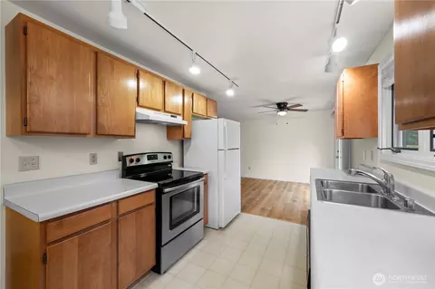 Kitchen - 314 Dungeness Mdws, Sequim, WA 98382 photo 2 of 2