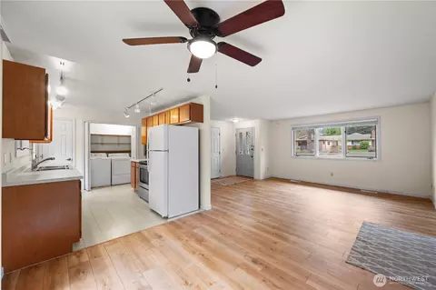 Living - 314 Dungeness Mdws, Sequim, WA 98382 photo 6 of 7