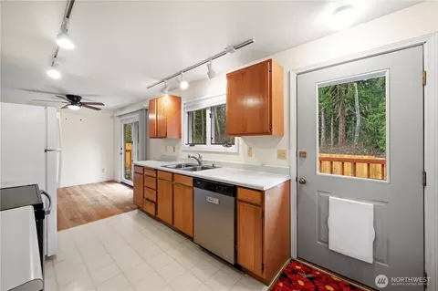Kitchen - 314 Dungeness Mdws, Sequim, WA 98382 photo 1 of 2