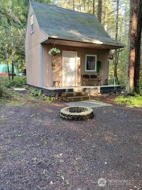 320 N Mt Jupiter Dr, Hoodsport, WA 98548